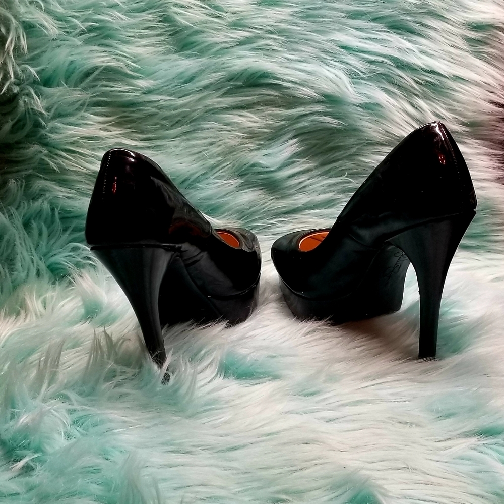 Jessica Simpson stilettos